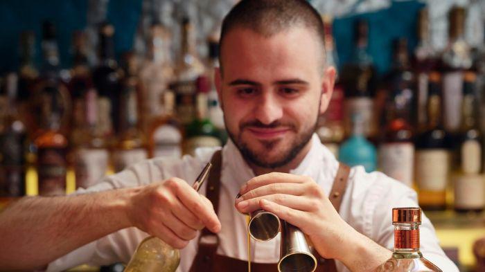 Bartender in vetrina: un olbiese nel Drink team 2026/2027