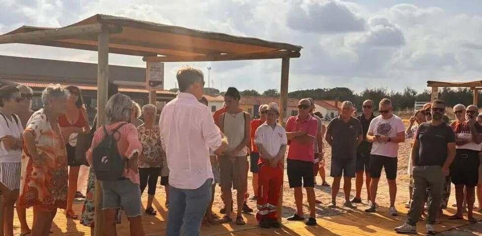 Vada, la spiaggia «inclusiva» divide: l’inaugurazione è una bagarre