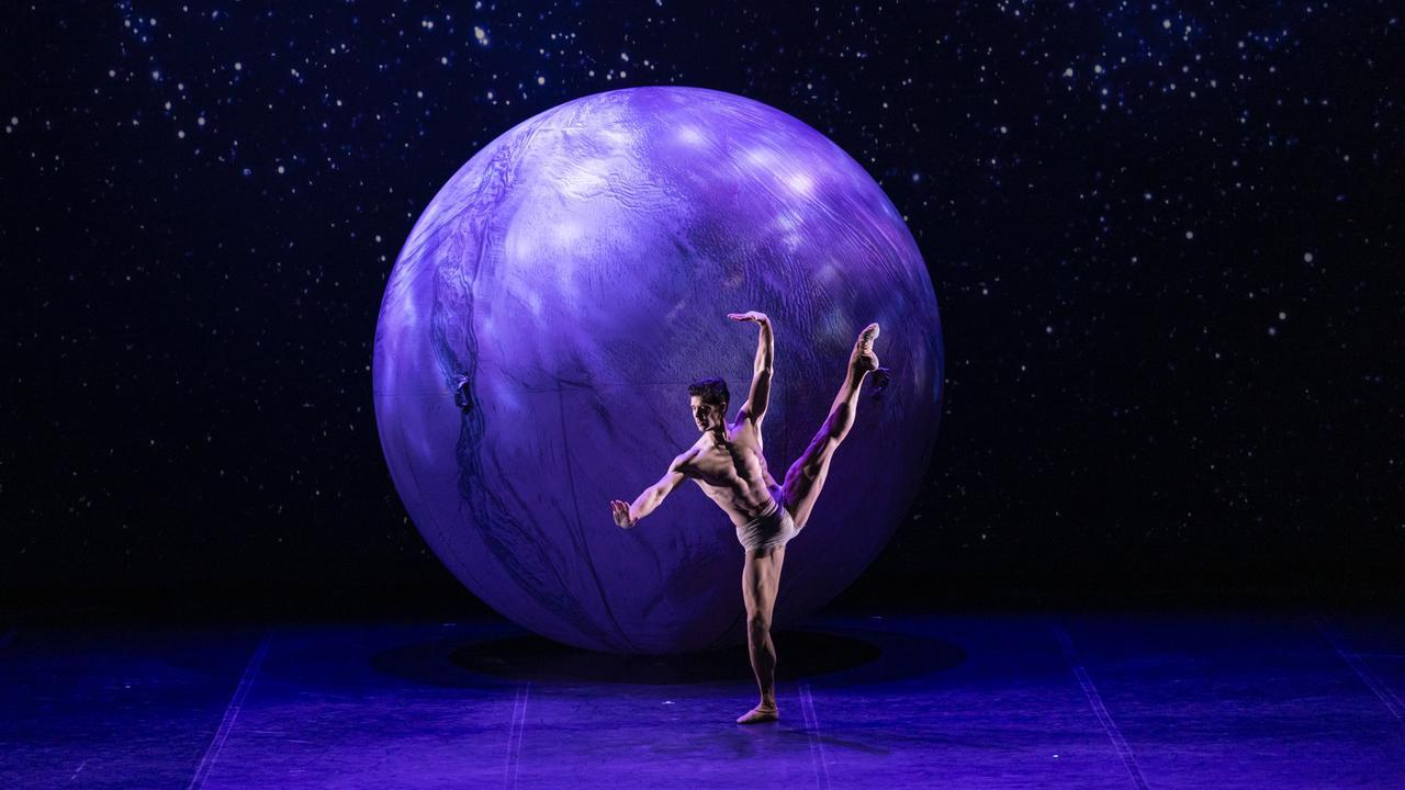 Torna Roberto Bolle and friends: dai grandi incontri ai progetti dedicati a giovani ballerini, l’étoile si racconta