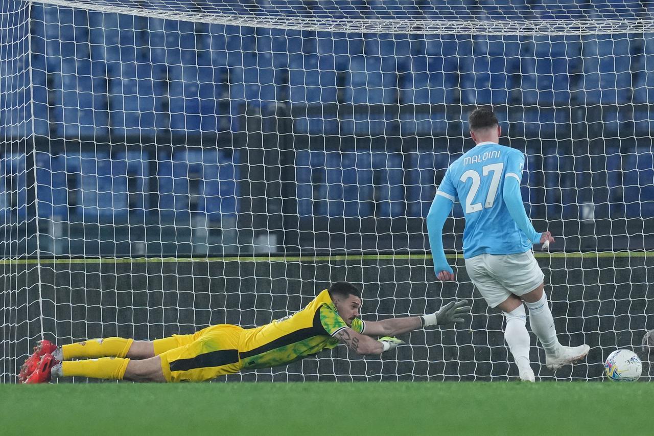 
	Daniel Maldini batte Muric in Lazio-Sassuolo (2-1) del 9 marzo 2026

