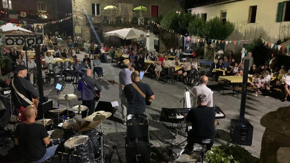 Una delle precedenti edizioni dell’iniziativa che si svolge nel paese più alto del comune di Bagni di Lucca, a quasi 900 metri