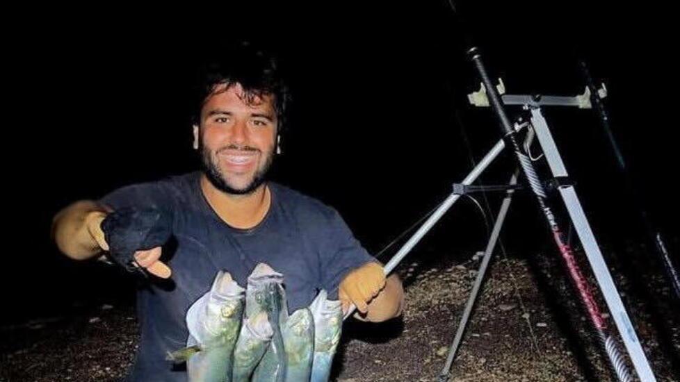 Il surfcasting è una tecnica di pesca sportiva praticata dalla spiaggia