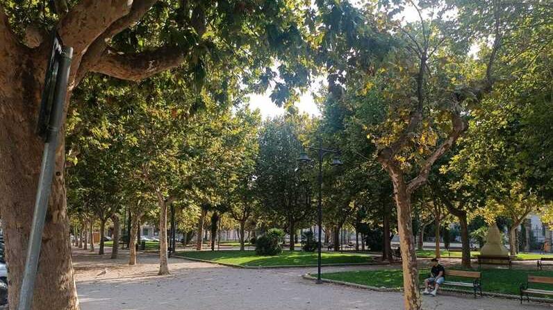 Piombino nella morsa del caldo: viaggio nella città dove le zone d’ombra sono un miraggio