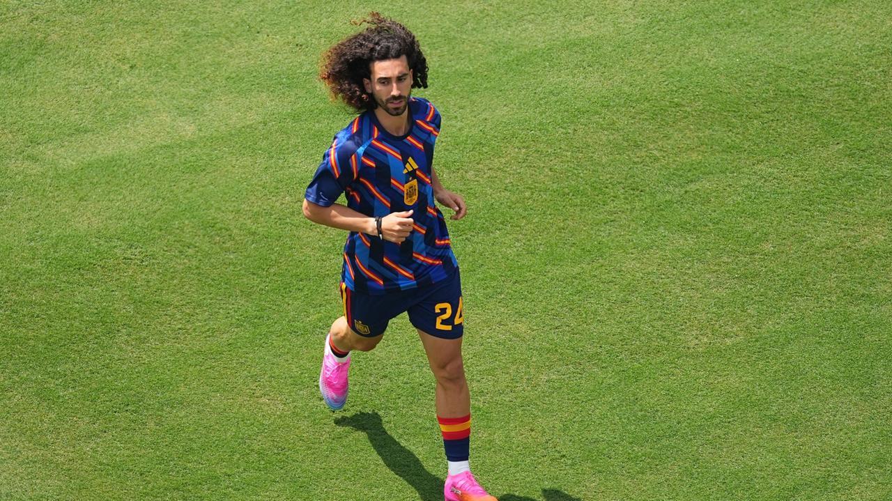 Dalla diagnosi ai progressi, il campione del mondo Cucurella parla dell’autismo del figlio: «A volte non so come aiutarlo»