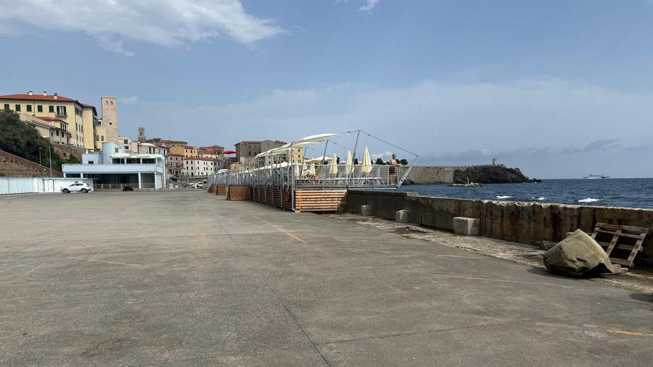Scrosciata d’acqua di prima mattina, scattano i divieti di balneazione lungo la costa urbana
