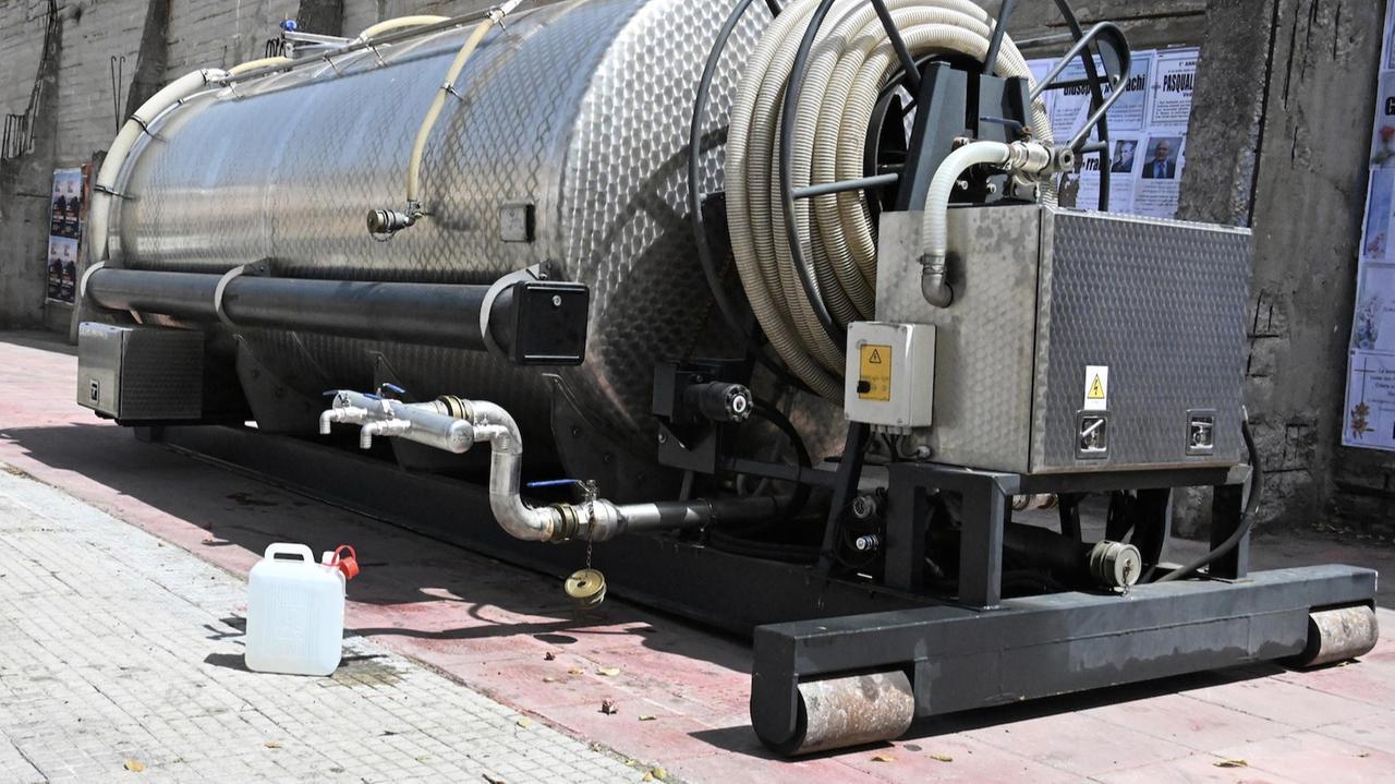 Rubinetti a secco da un mese: la frazione dove l’acqua è un miraggio