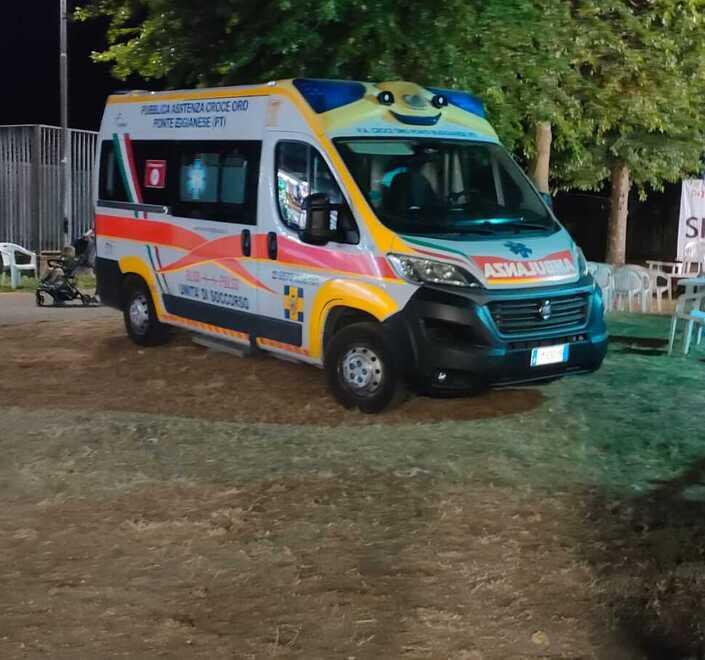 
	L&rsquo;ambulanza&nbsp;nell&rsquo;area della festa dell&rsquo;Unit&agrave; per il pronto intervento

