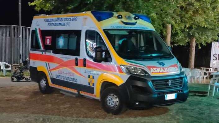 L’ambulanza nell’area della festa dell’Unità per il pronto intervento
