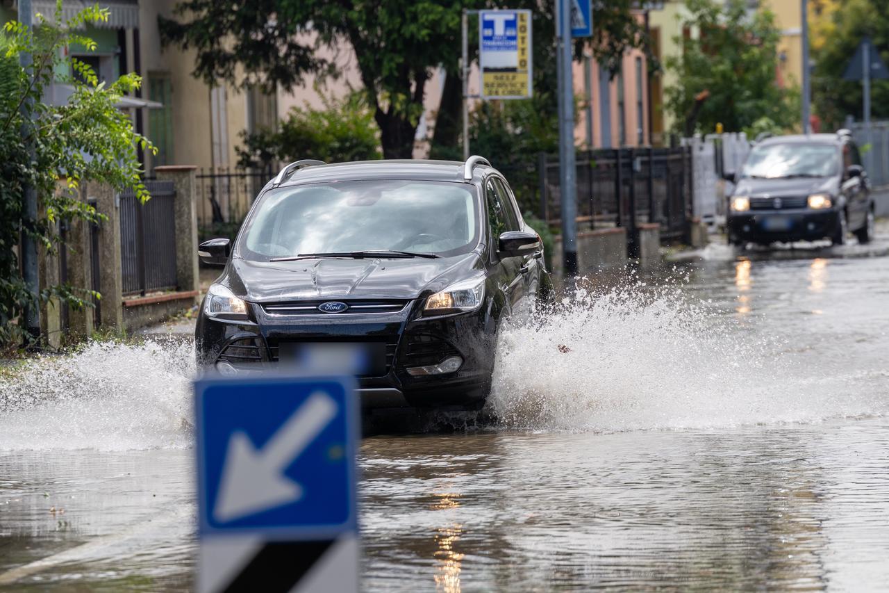 Il maltempo colpisce duro, grandine e allagamenti nella zona sud di Ferrara