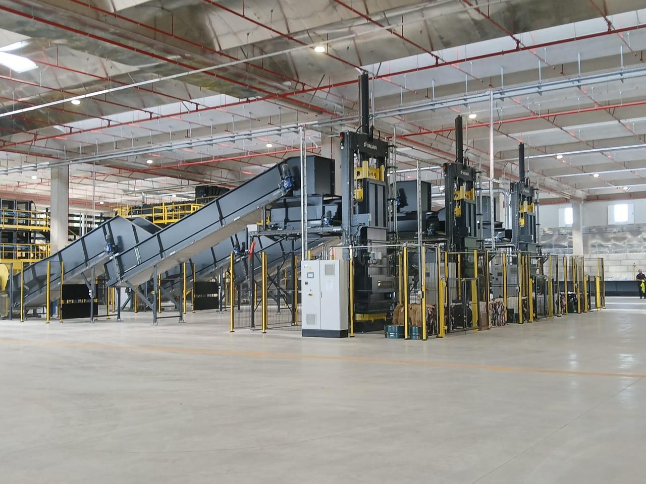 
	L'interno del Textile Hub di Baciacavallo

