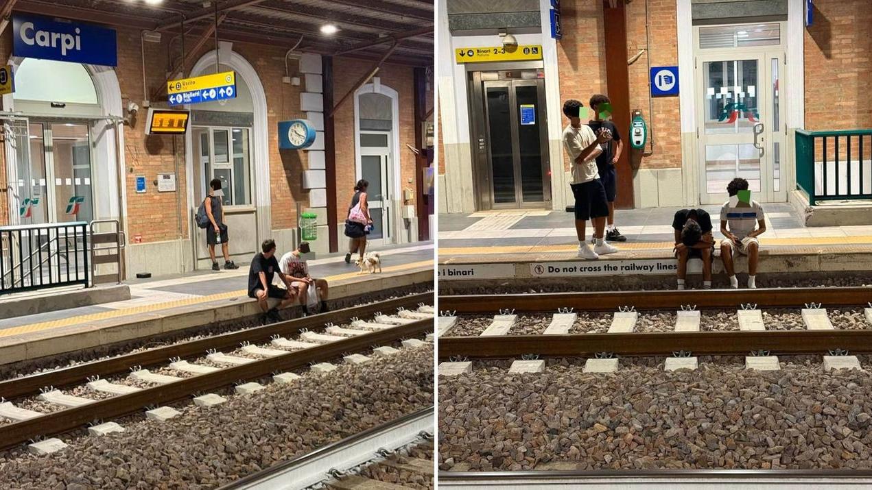 Seduti sulla banchina in attesa del treno con i piedi vicini ai binari: «Non fatelo»