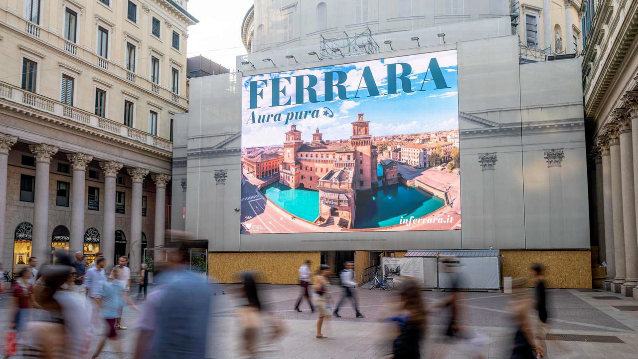 Ferrara sbarca a Milano, la città estense proiettata sui ledwall: ecco dove e i costi
