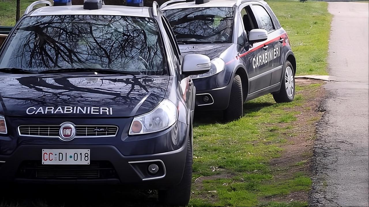 Spara ai ladri durante un tentato furto, denunciato il custode di un’azienda: aveva il porto d'armi scaduto