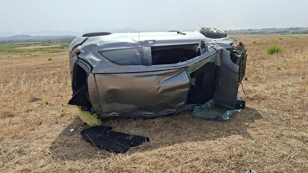 Perde il controllo dell’auto che si ribalta più volte, gravemente ferito un giovane
