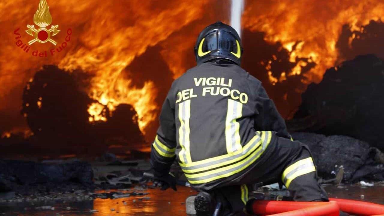 Allarme incendi, morto un vigile del fuoco – Che cosa è successo