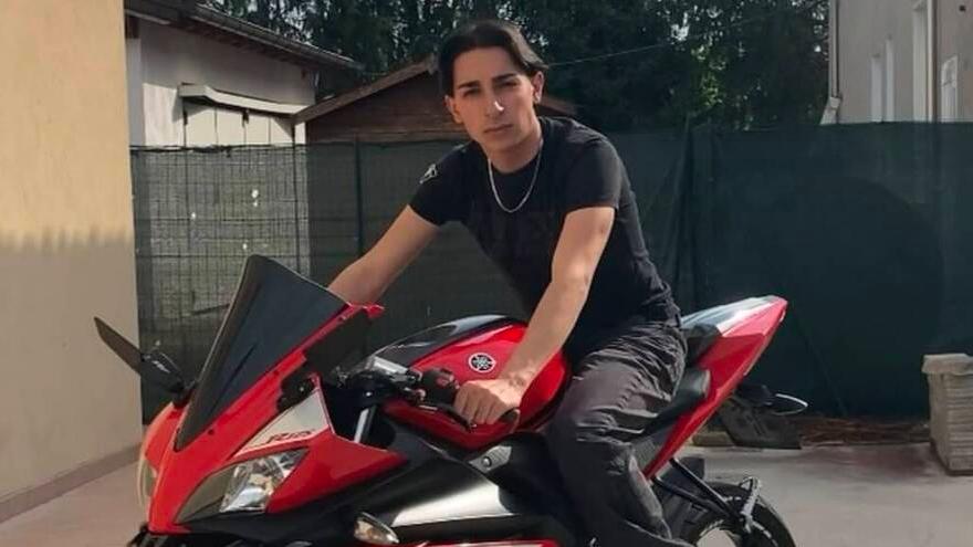 Muore a 17 anni dopo una lunga agonia, il dolore del padre: «L’ho trovato io nel fossato, era lì da ore»