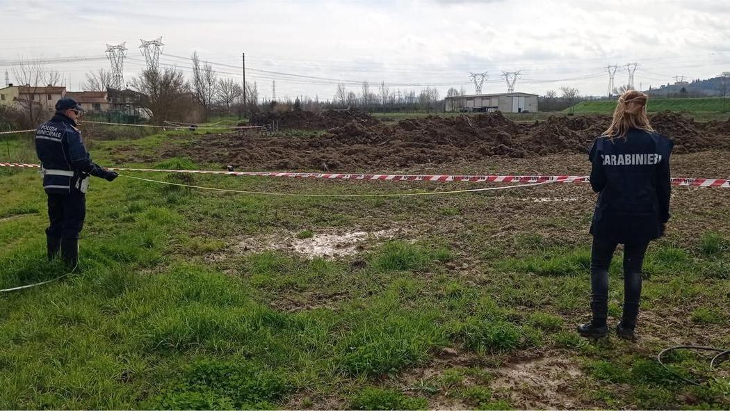 I controlli di carabinieri forestali e polizia locale nel terreno di Tavola