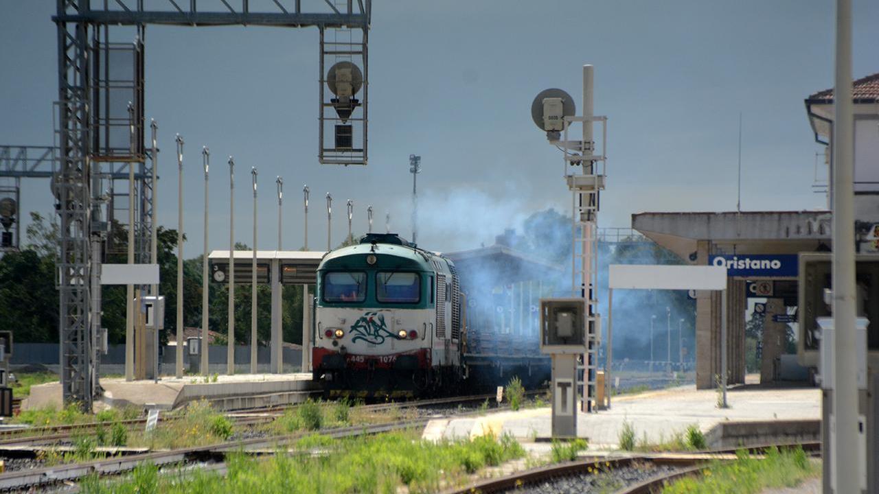 Viaggio in treno a 45 gradi: la protesta dei passeggeri