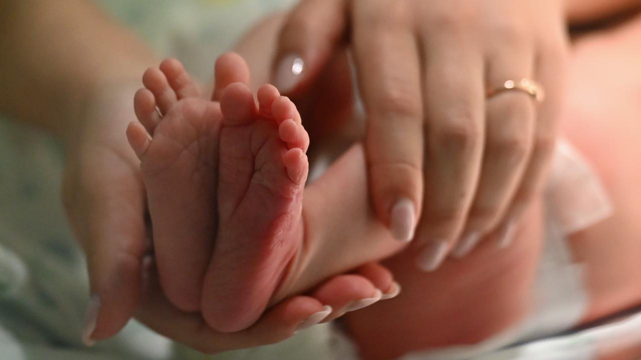 Bimbo di 18 mesi muore in ospedale, altri 4 ricoverati, vanno tutti allo stesso asilo: ipotesi batterio killer