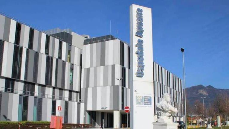 Massa, cadde a terra in ospedale durante un Tso e morì dopo 18 mesi: famiglia risarcita con 2 milioni di euro