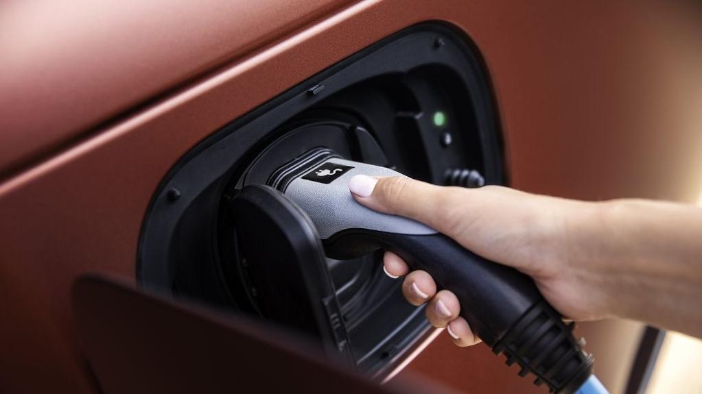 Le auto ibride conquistano il mercato europeo, in Italia boom delle plug-in +84,3%
