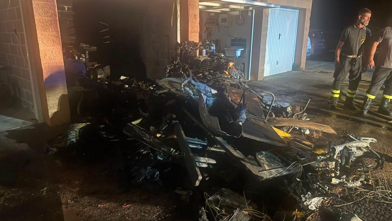 Piombino, l’esplosione poi le fiamme: distrutto il garage del titolare del ristorante Il Tarlo