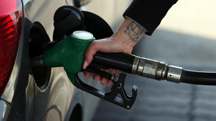 Carburanti, continuano a salire i prezzi di diesel e benzina: stangata sulle partenze estive – I costi al dettaglio