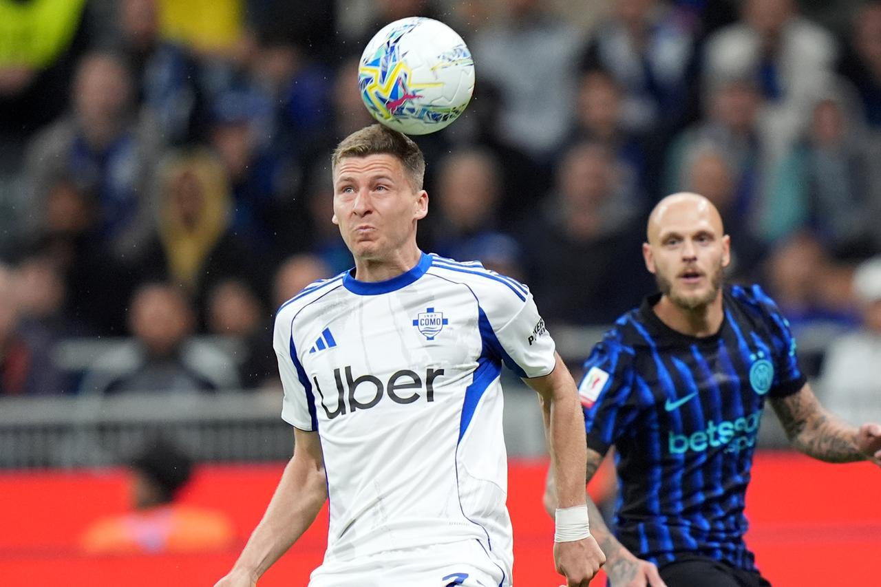 Il Sassuolo tratta col Como per Van der Brempt e a centrocampo rispunta Asllani (Inter)