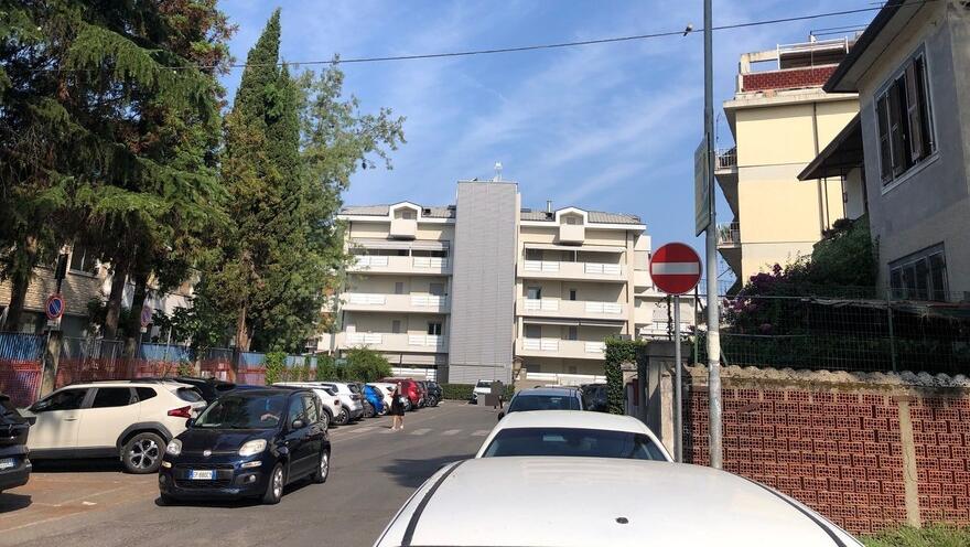 La zona in cui è accaduto l’episodio: siamo ad Avenza, in via Campo d’Appio nei pressi del Distretto sanitario dell’Asl