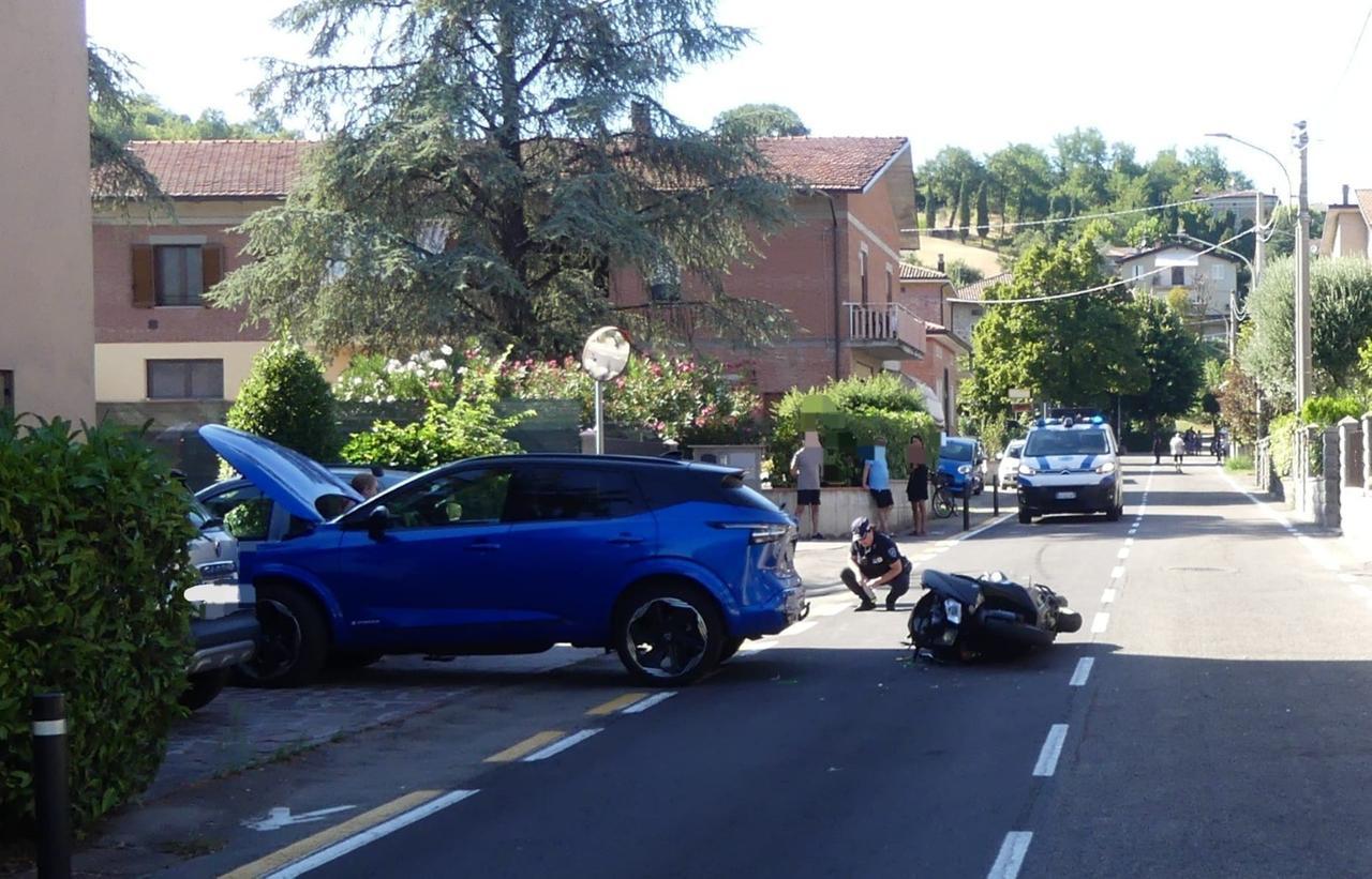 Scontro tra auto e moto, grave un uomo di 55 anni