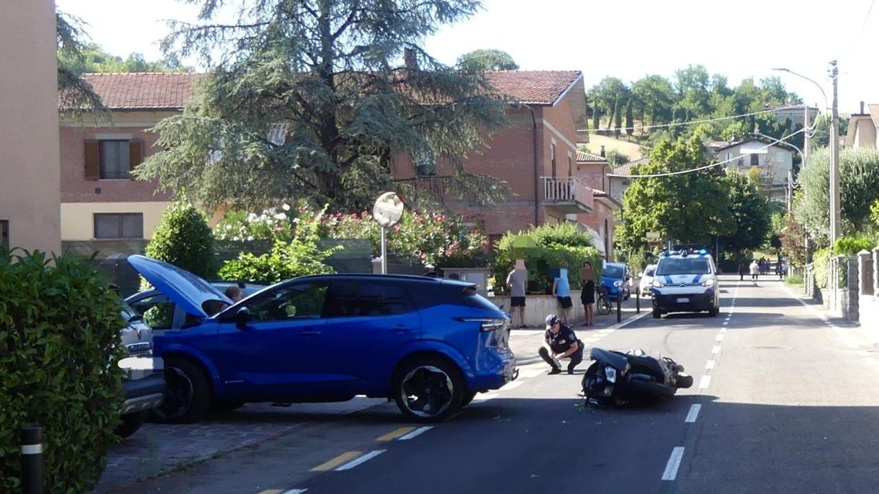 Scontro tra auto e moto, grave un uomo di 55 anni
