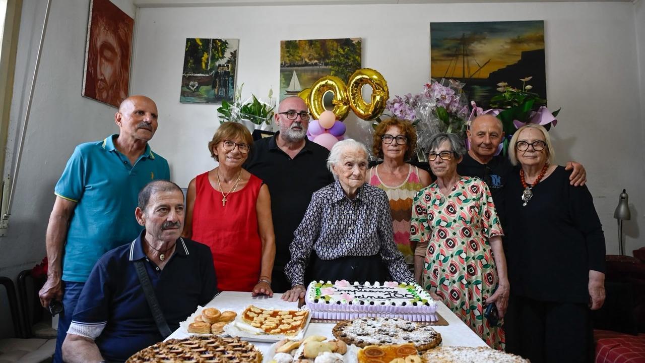 Il paese in festa per i 100 anni di nonna Irina: una vita tra guerra, sacrifici e ricordi