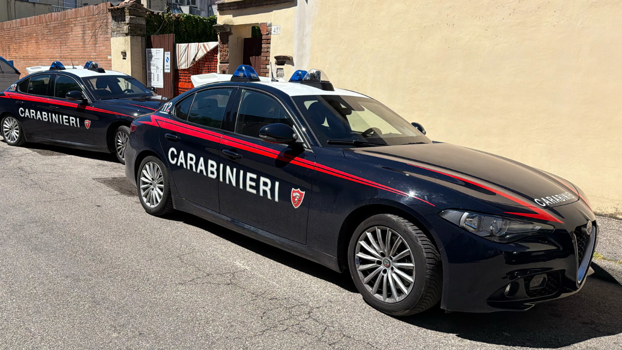 Due pattuglie dei carabinieri (foto archivio)