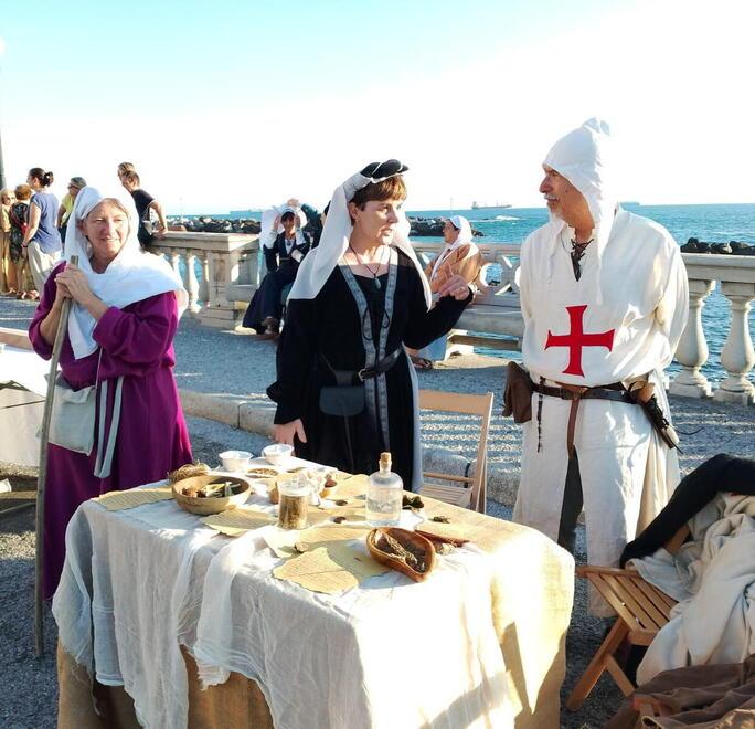 A Livorno lo storico approdo dei pellegrini: esplode la festa vista mare