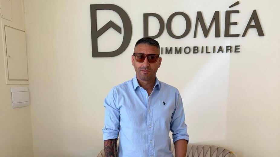 Amoroso nella sede della sua agenzia immobiliare
