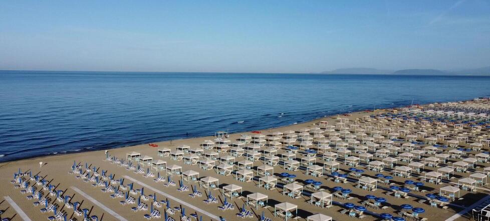 Spiagge all'asta, per l'indennizzo i balneari devono pagare: i costi della perizia e la lista dei bagni coinvolti a Viareggio