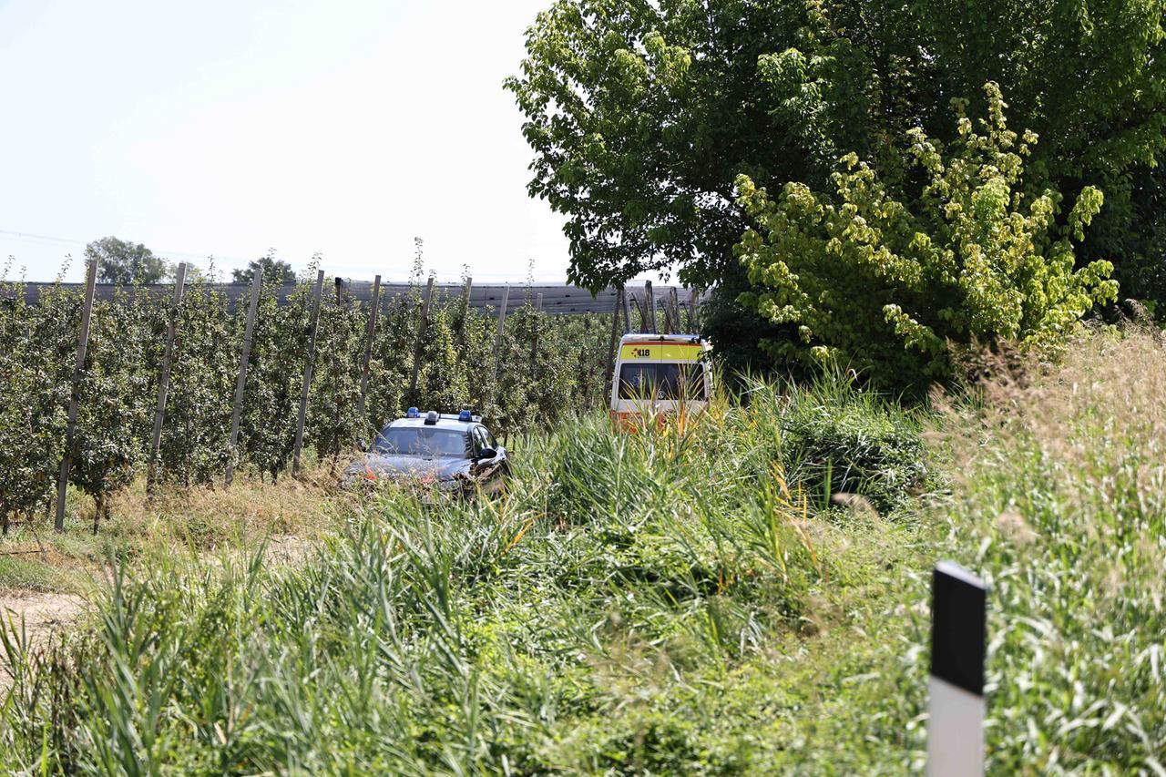 Auto “sparisce” fuori strada a Ferrara e ricerche con gli elicotteri: ritrovata più tardi in un canneto