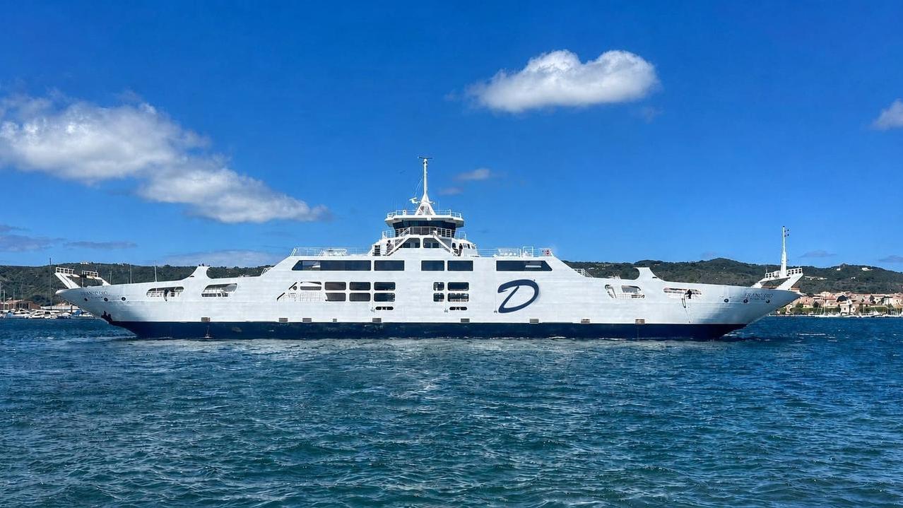 Nuovo traghetto sulla tratta Palau-La Maddalena: può trasportare 120 auto
