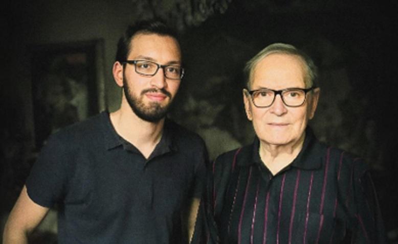 
	Alessandro De Rosa con il maestro Ennio Morricone

