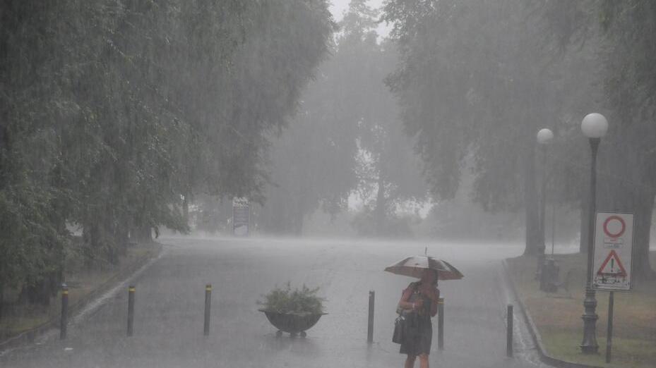 Lucca, allerta meteo arancione: previsti temporali