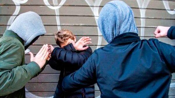 Risse, minacce, accoltellamenti e cyberbullismo: aumenta la violenza giovanile, coinvolti 4 studenti su 10