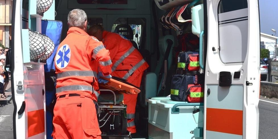 Si accascia durante il giro in bici. Grave un ciclista 64enne di Medolla