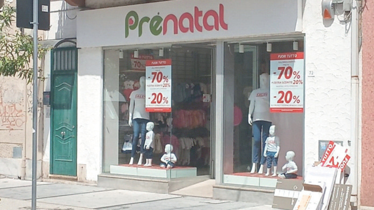 
	Il negozio di Prenatal in via Mazzini a Viareggio

