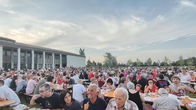 In 2mila a Casa Cervi alla Pastasciutta Antifascista. Errani: «Sconfiggiamo culturalmente e politicamente i nuovi fascisti»