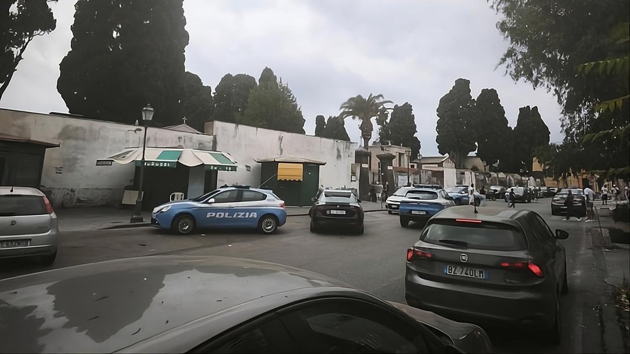 Spara all’ex moglie al cimitero, poi si barrica dentro la cappella: cosa è successo