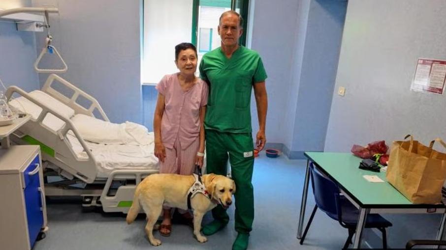 Cieca da cinque anni, torna a vedere grazie al primo trapianto “occhio a occhio” al mondo: l’intervento rivoluzionario