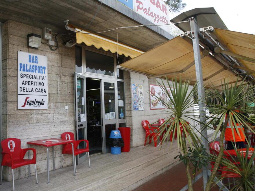 Viareggio, il bar costretto ad abbassare la saracinesca: «Situazione insostenibile»