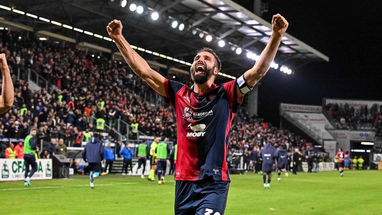 Pavoletti: «A Cagliari nove anni di emozioni, questa maglia è mia per sempre e il mio futuro è qui»