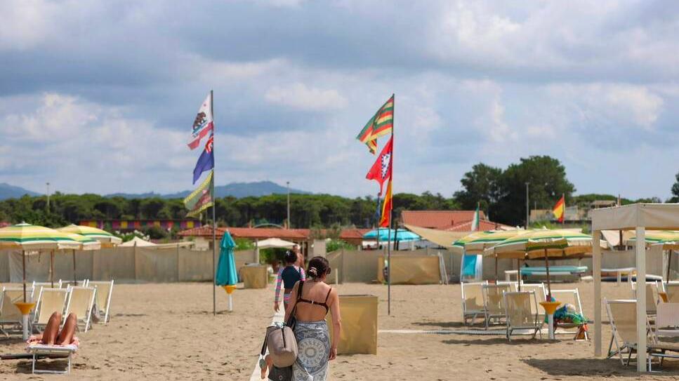 Clienti in spiaggia (foto Iacopo Giannini)