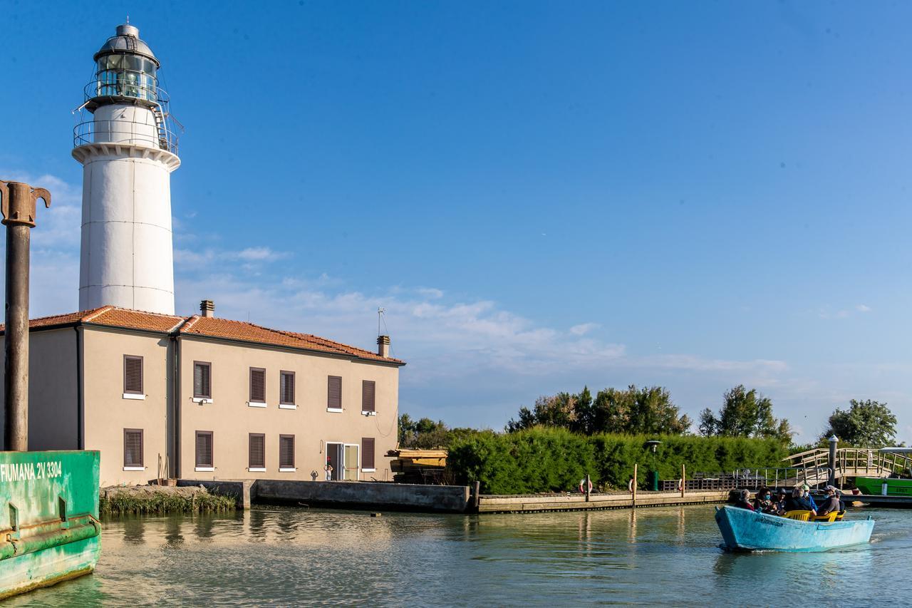 Goro, furti nelle auto all’imbarco per l’Isola dell’Amore: «Macchine ripulite»